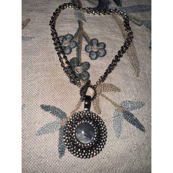 Premier Designs Statement Necklace Silver Tone Rhinestone Round Pendant Chain - Picture 3 of 8